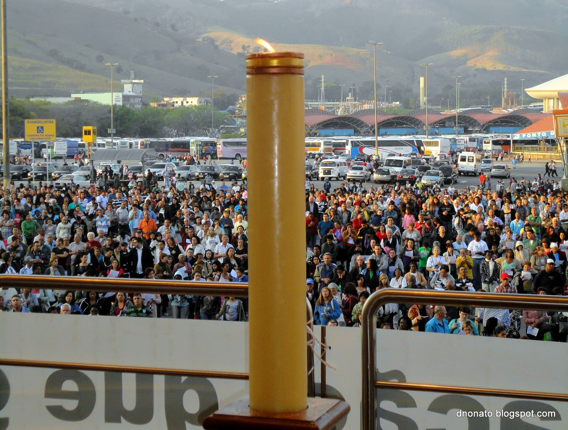 Romeiros caminham em romaria a Nossa Senhora Aparecida